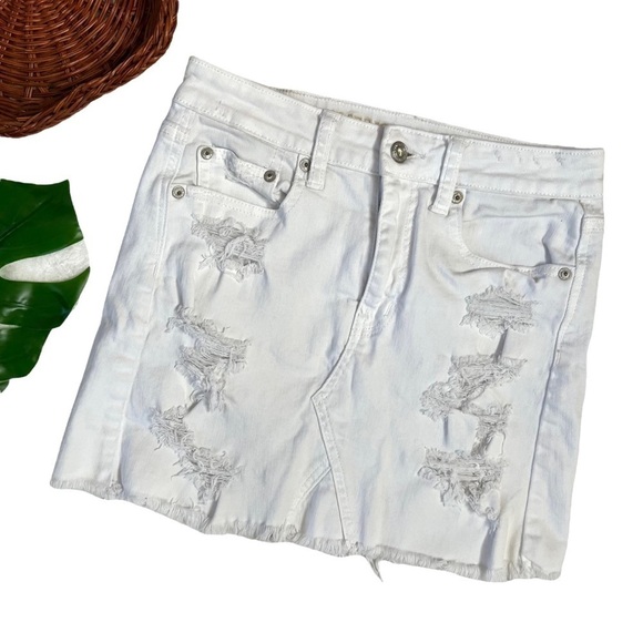Y2K American Eagle High Rise Distressed Frayed White Denim Jean Mini Skirt Sz 2 - Picture 16 of 16